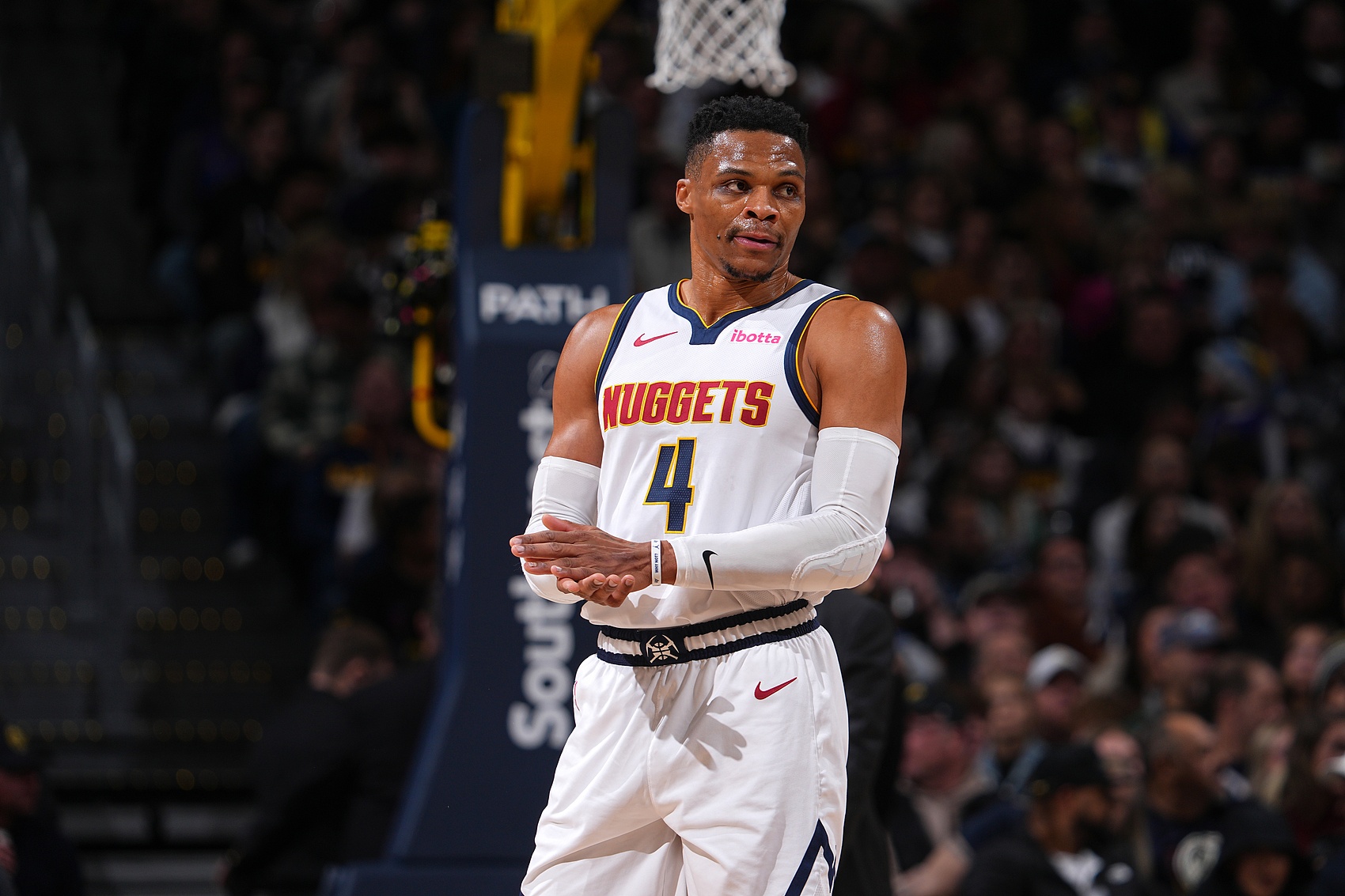 世界排名前48名但未直通世界杯国家：意大利丹麦在列