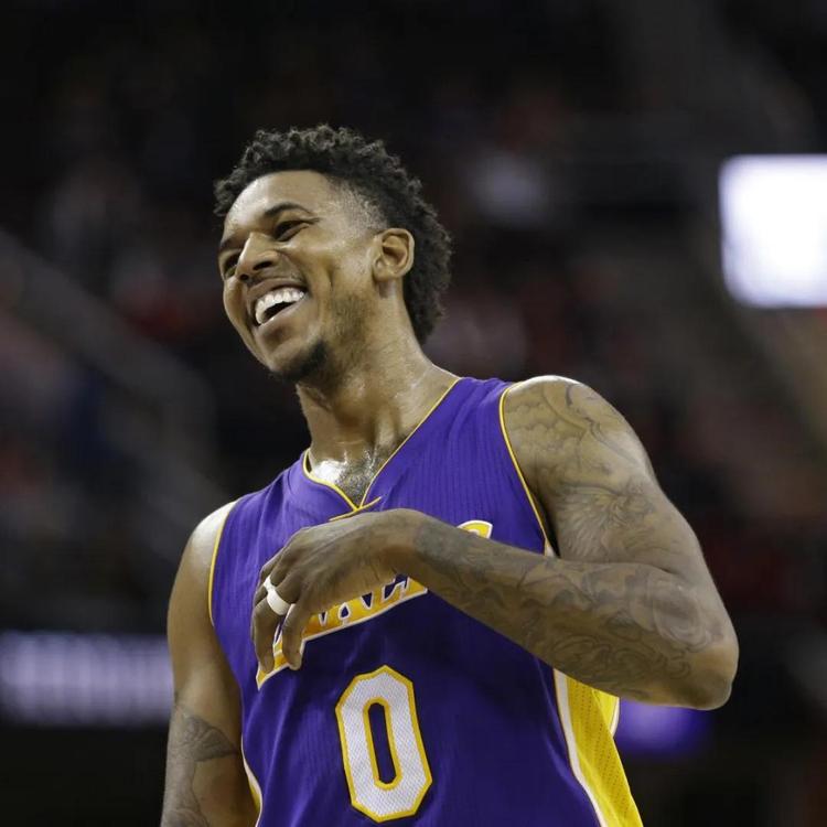 重庆狼队 vs 北京WB，强强对决，狭路相逢，谁能晋级败者组决赛？