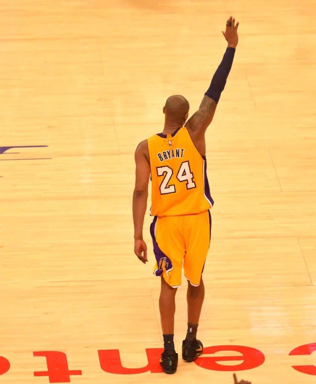 为此，湖人将丹尼格林和28号签送给雷霆，从雷霆引进了施罗德。