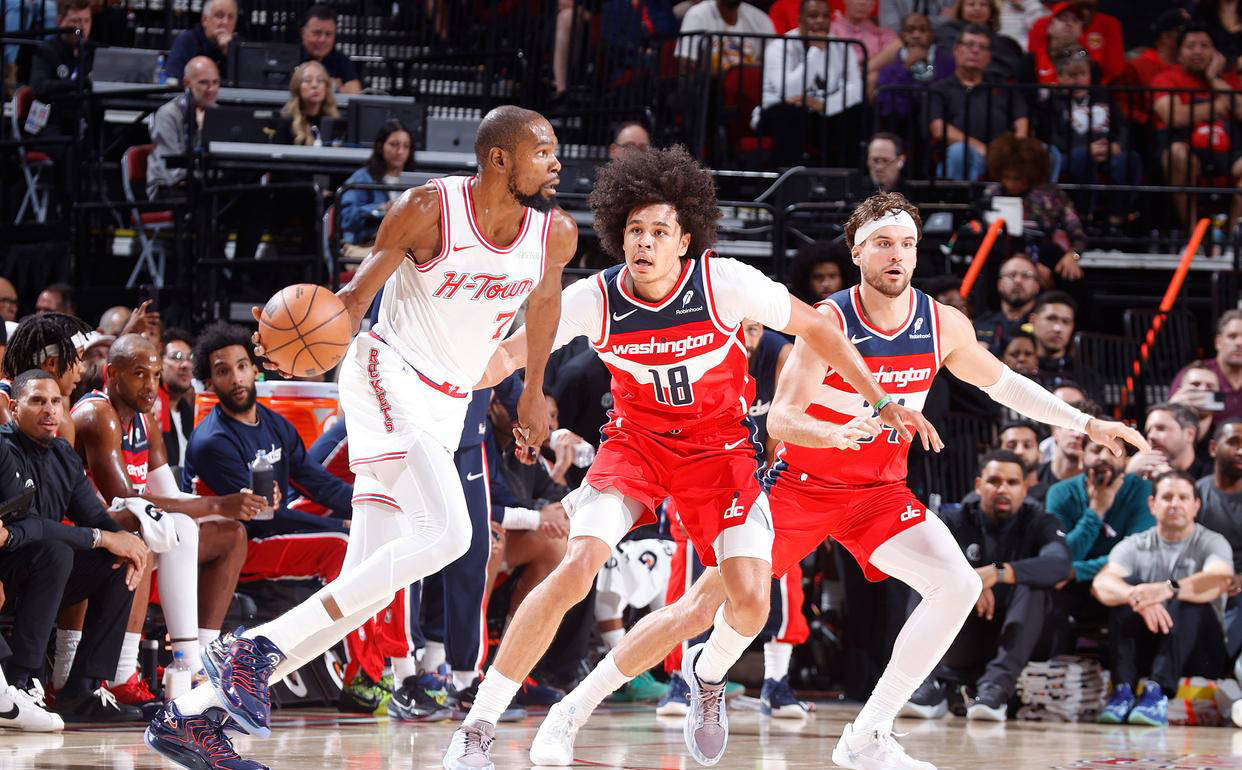 [NBA]维金斯强杀内线 无视防守滑翔飞扣